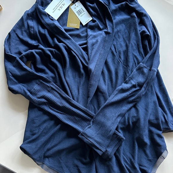 Alala 2 piece navy set cardigan and leggings size Medium and Large - Picture 5 of 9